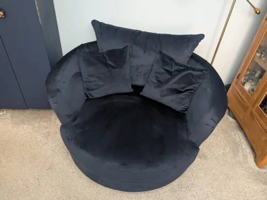 Sofology Navy Blue Velvet Canterbury Swivel Snuggle Chair with 2 Scatter Cushions
