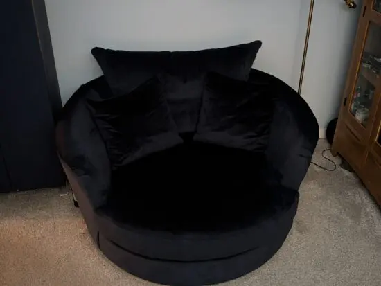Sofology Navy Blue Velvet Canterbury Swivel Snuggle Chair with 2 Scatter Cushions