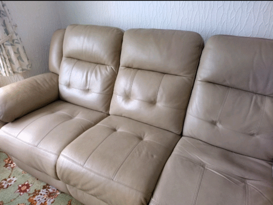 La-z-Boy three-seater electric recliner with USB charging ports .