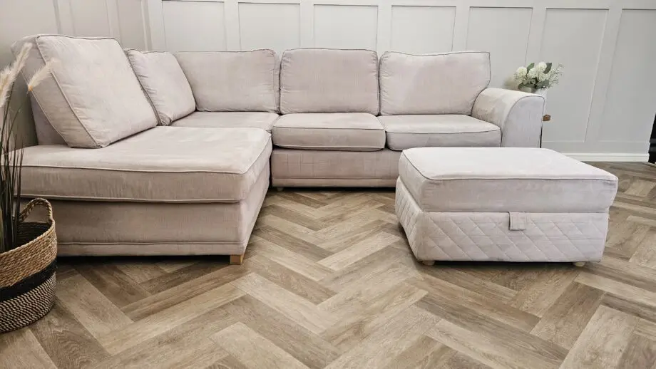 DFS Orka with Matching Storage Footstool