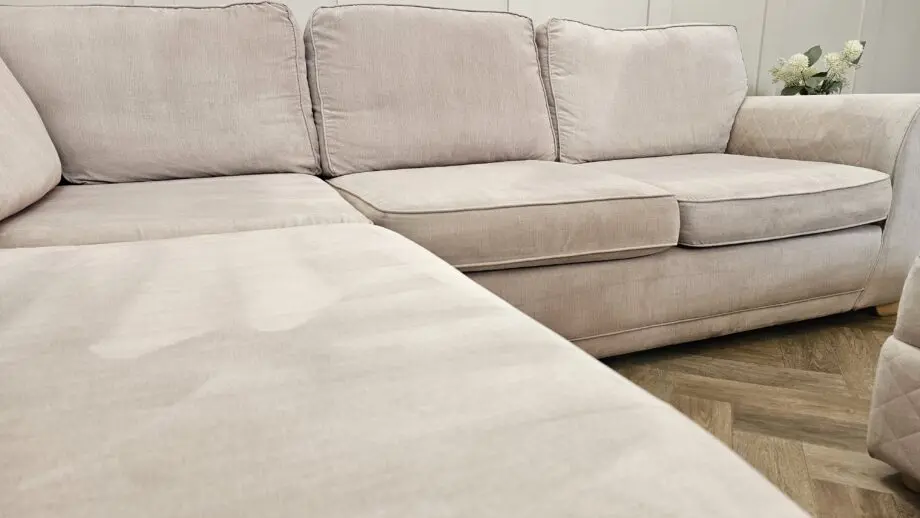 DFS Orka with Matching Storage Footstool
