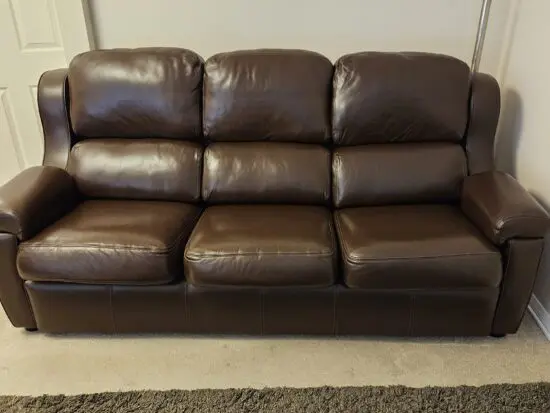 Sofas by saxon 2 x 3 seater leather sofas