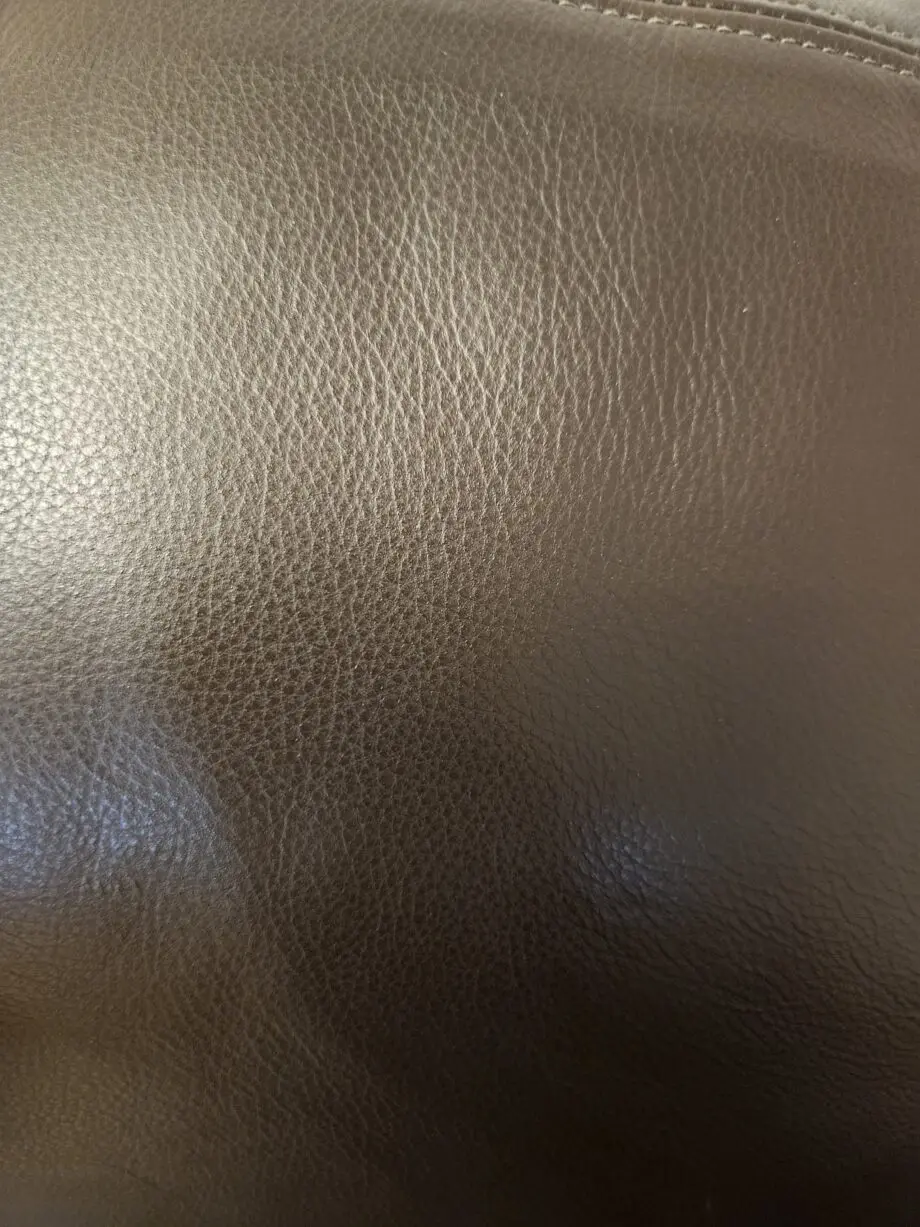 Sofas by saxon 2 x 3 seater leather sofas