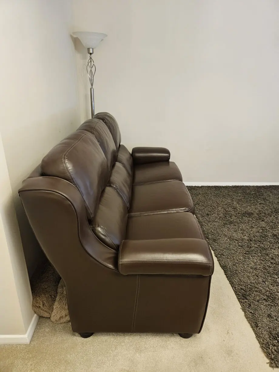 Sofas by saxon 2 x 3 seater leather sofas