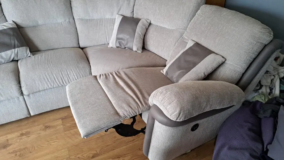La-Z-Boy 5 seater Nevada corner sofa with Electric recliners