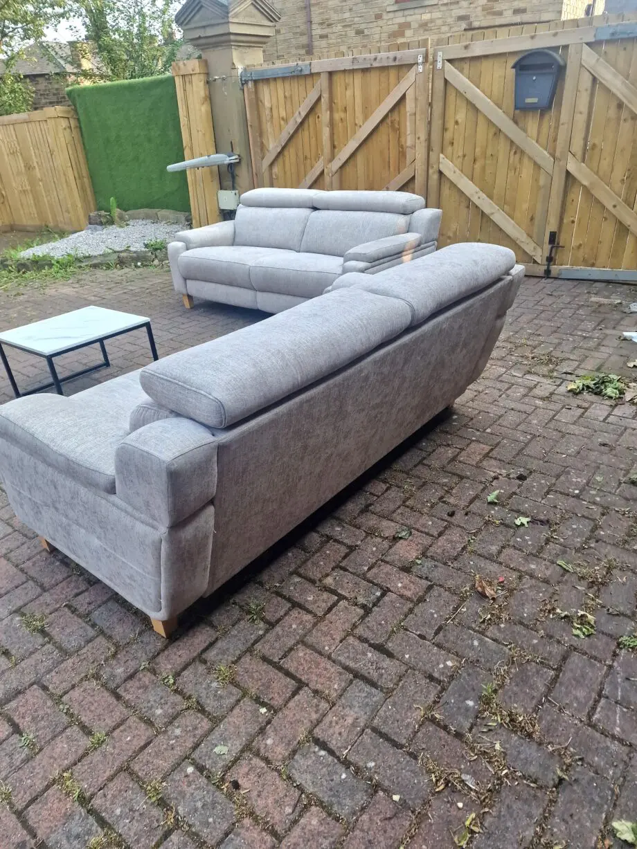 Stunning PARKER KNOLL EVOLUTION DESIGN 2 X 3 SEATER SOFA IN A GREY FABRIC