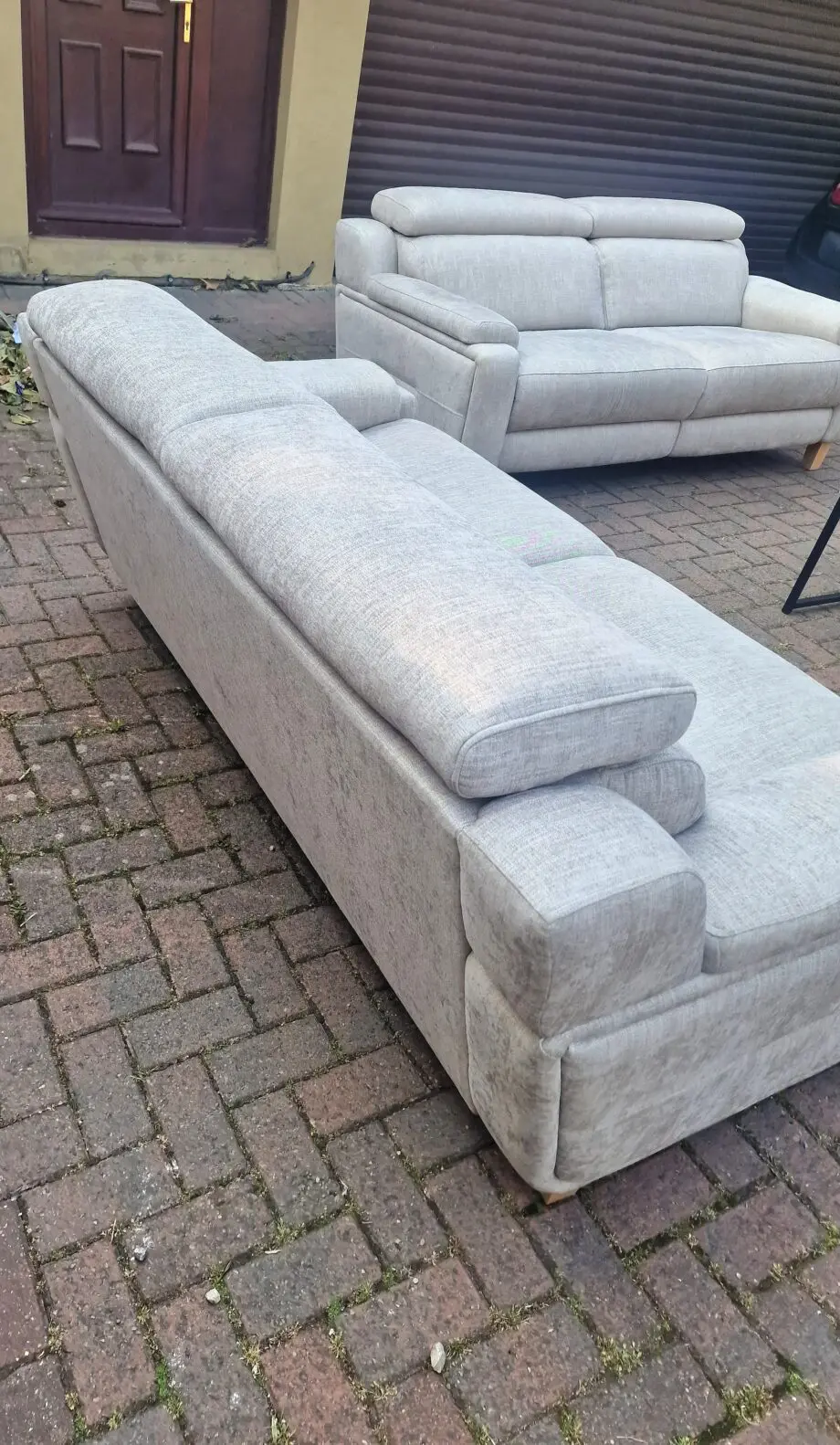 Stunning PARKER KNOLL EVOLUTION DESIGN 2 X 3 SEATER SOFA IN A GREY FABRIC