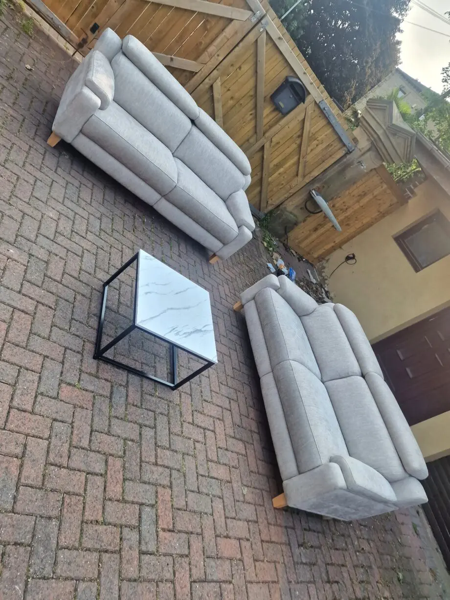 Stunning PARKER KNOLL EVOLUTION DESIGN 2 X 3 SEATER SOFA IN A GREY FABRIC
