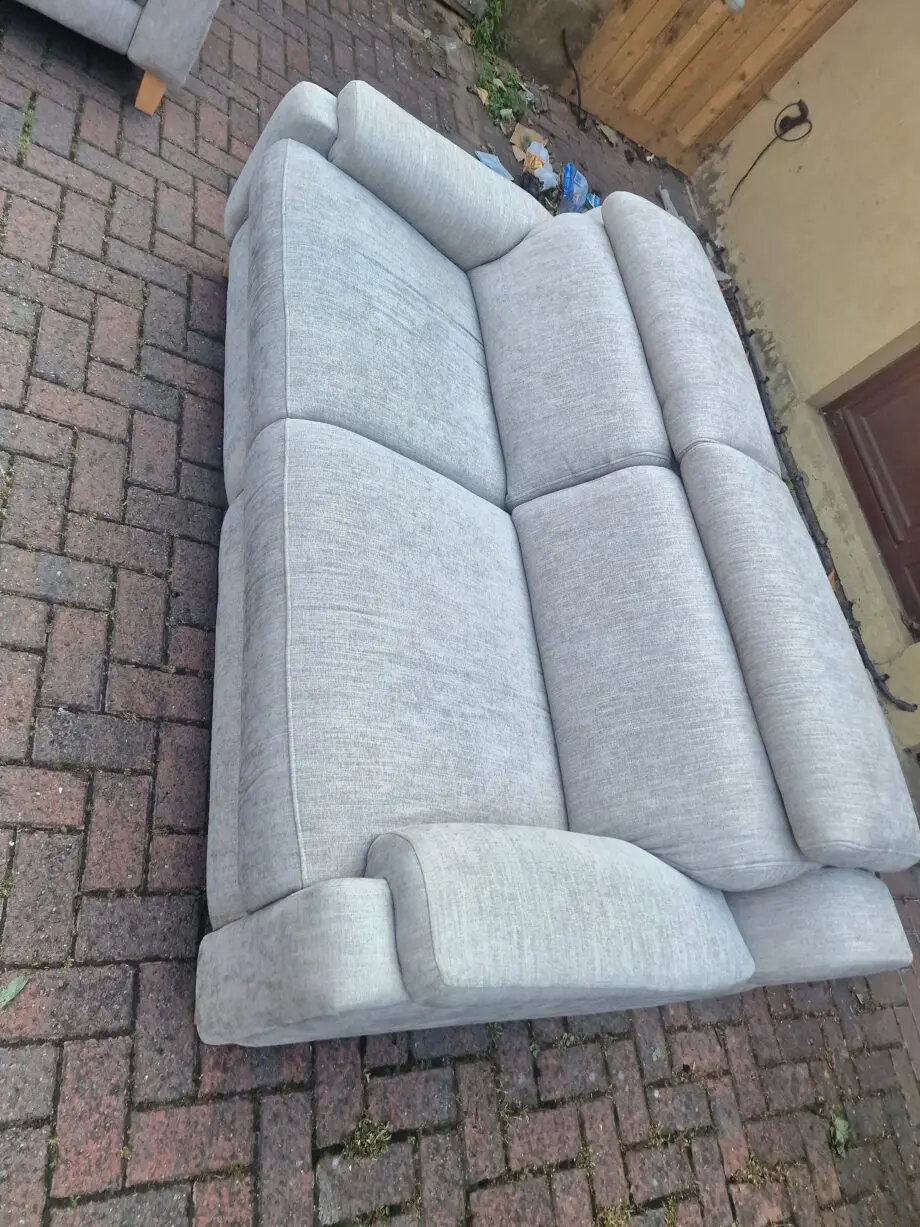 Stunning PARKER KNOLL EVOLUTION DESIGN 2 X 3 SEATER SOFA IN A GREY FABRIC
