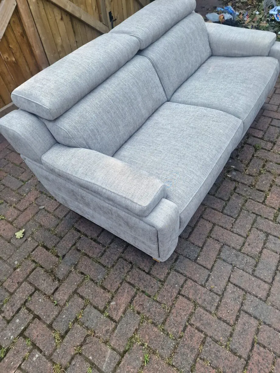 Stunning PARKER KNOLL EVOLUTION DESIGN 2 X 3 SEATER SOFA IN A GREY FABRIC
