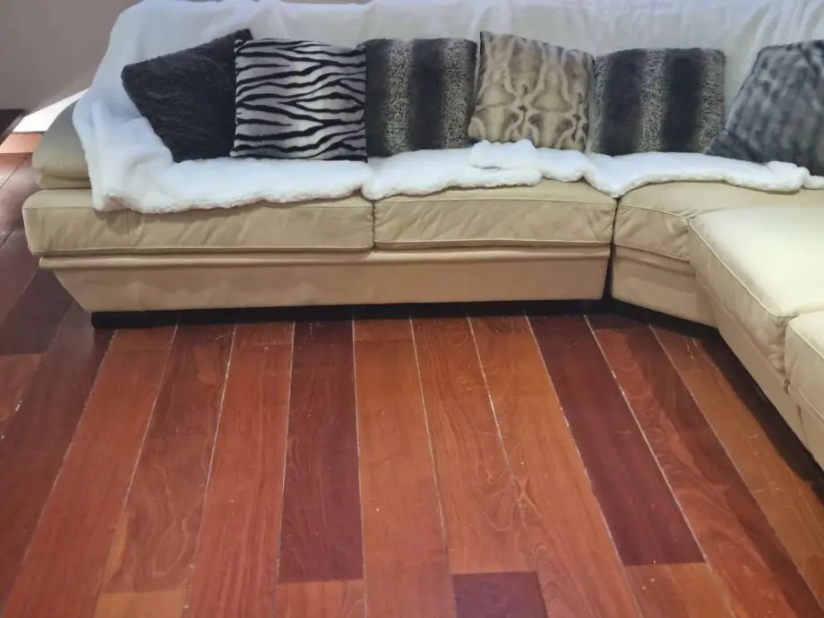 Luxury Italian leather corner suite (RRP $3,995)