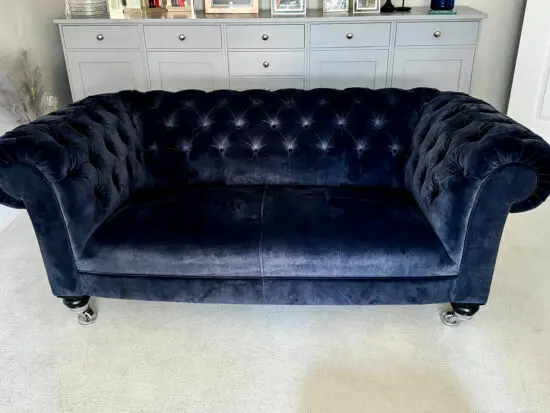 Ink Blue Velvet Chesterfield 2-Seater Sofa – Like New