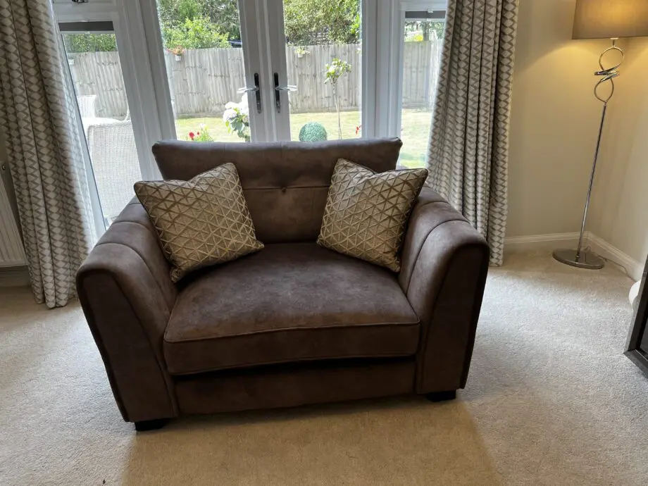 Sofa Set in Mint Condition. Almost new.
