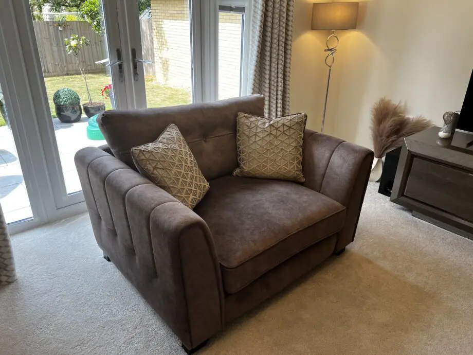 Sofa Set in Mint Condition. Almost new.