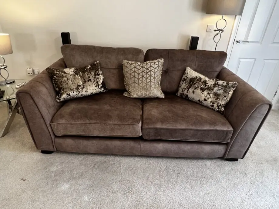 Sofa Set in Mint Condition. Almost new.