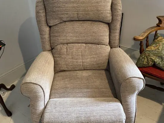 Reclining armchair