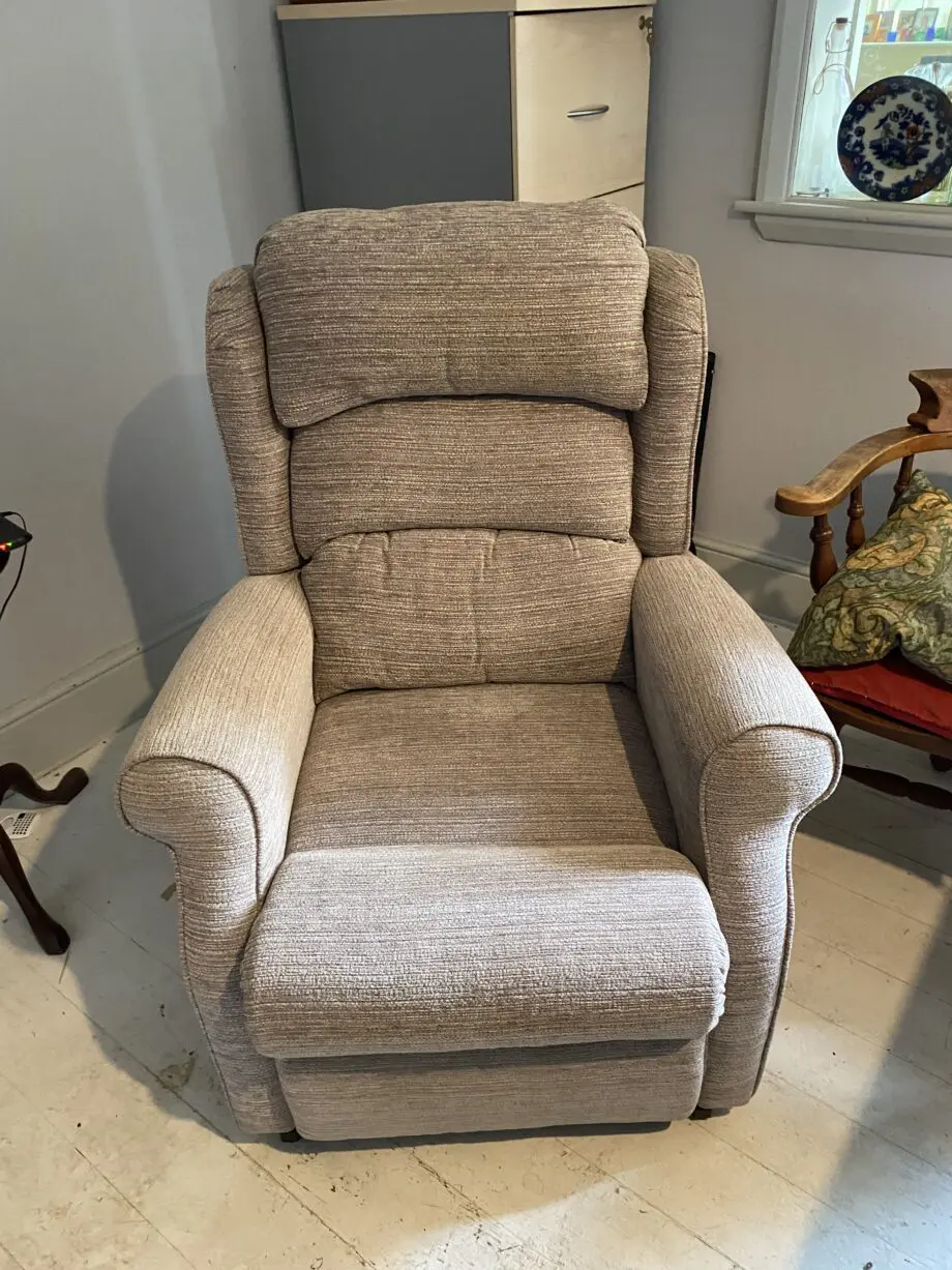 Reclining armchair