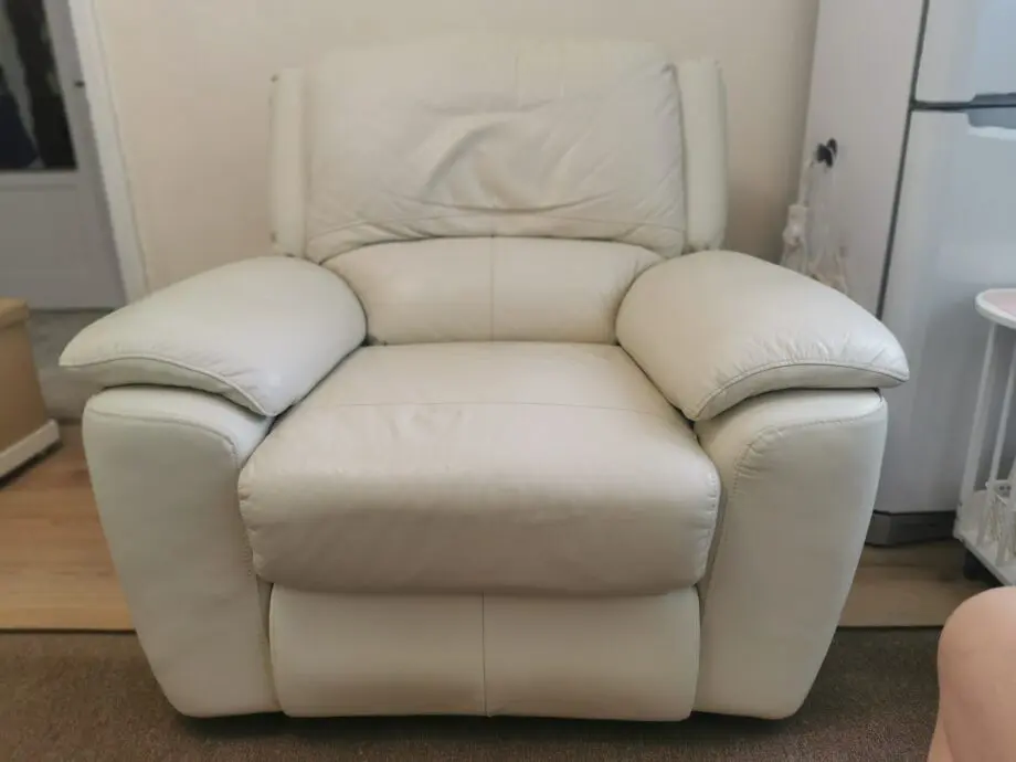 Leather electric reclinable armchair