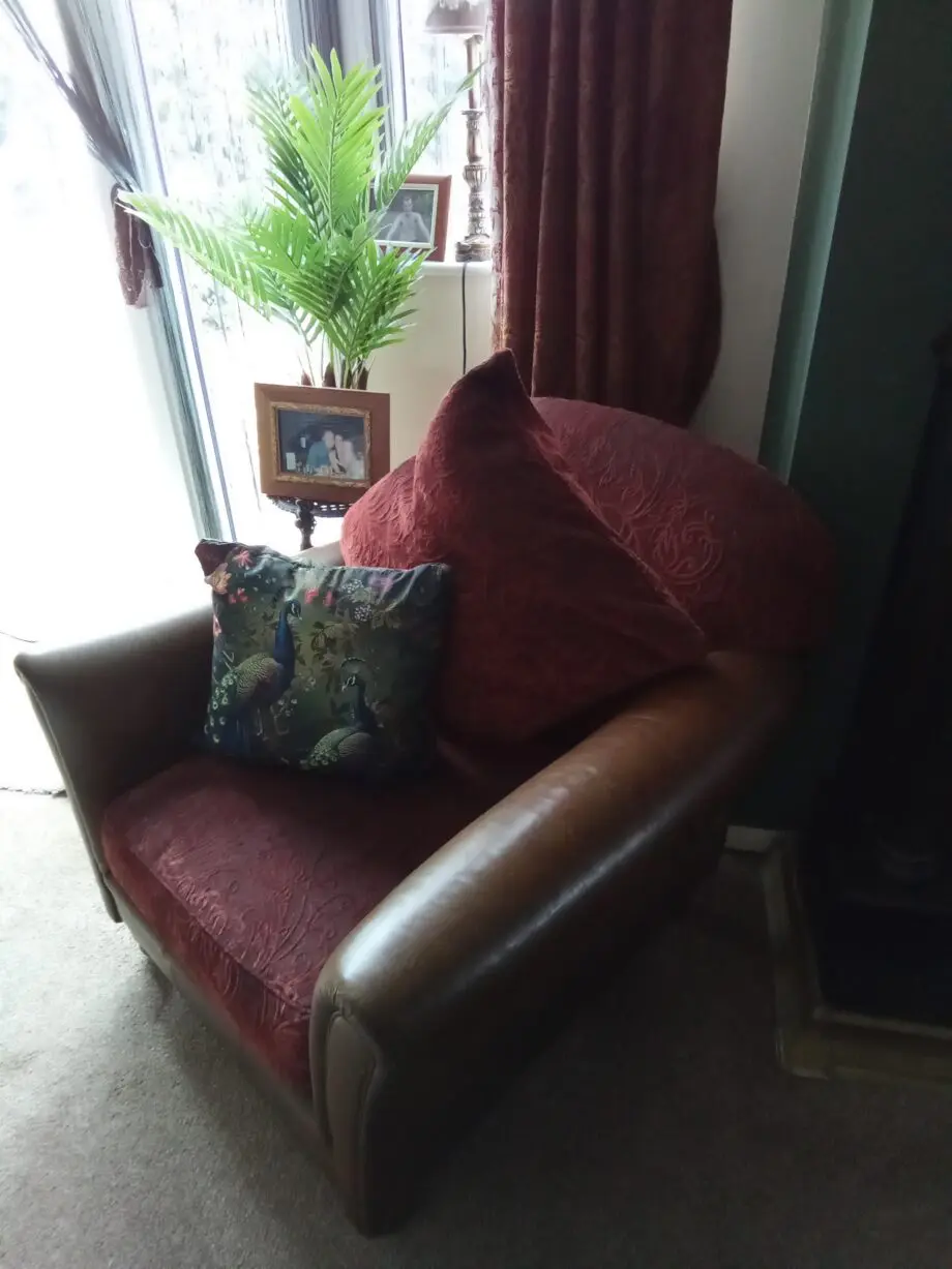 Beautiful 'large' sofa and chair