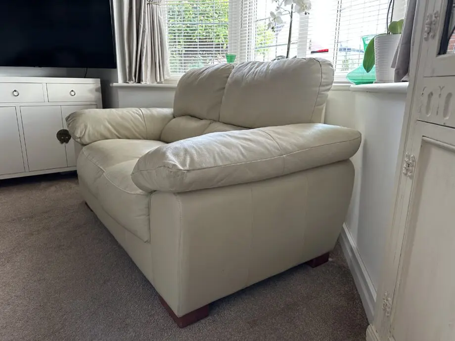 Harvey’s 100% cream leather sofa set 3+2