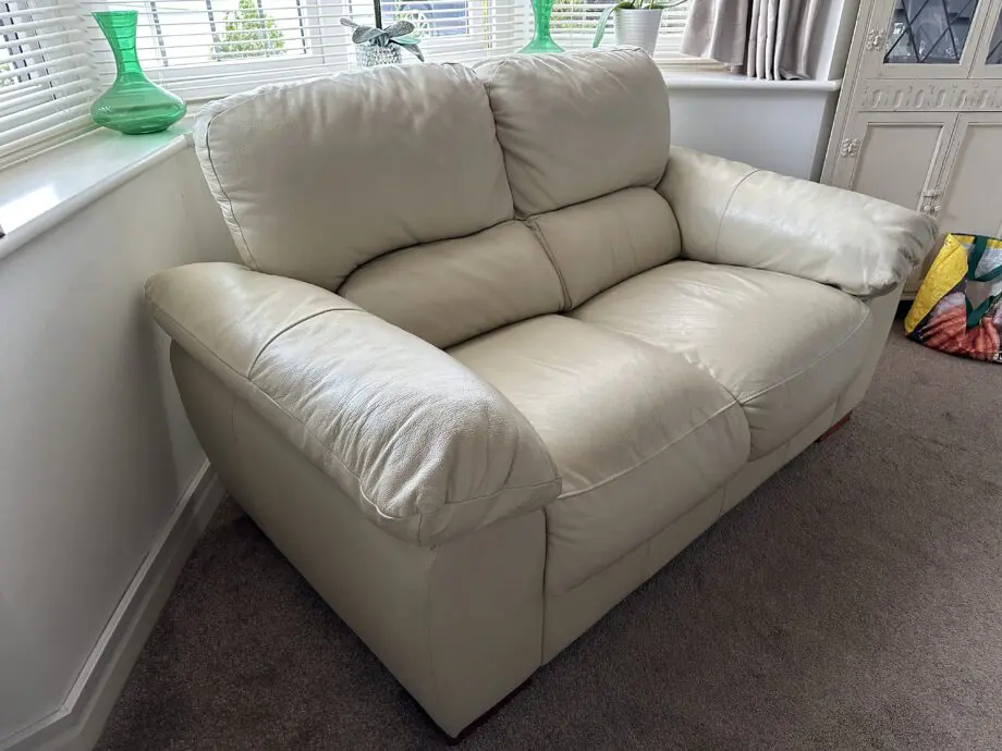 Harvey’s 100% cream leather sofa set 3+2