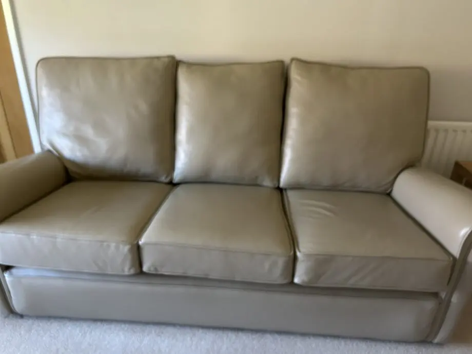 3 piece top quality cream leather suite.