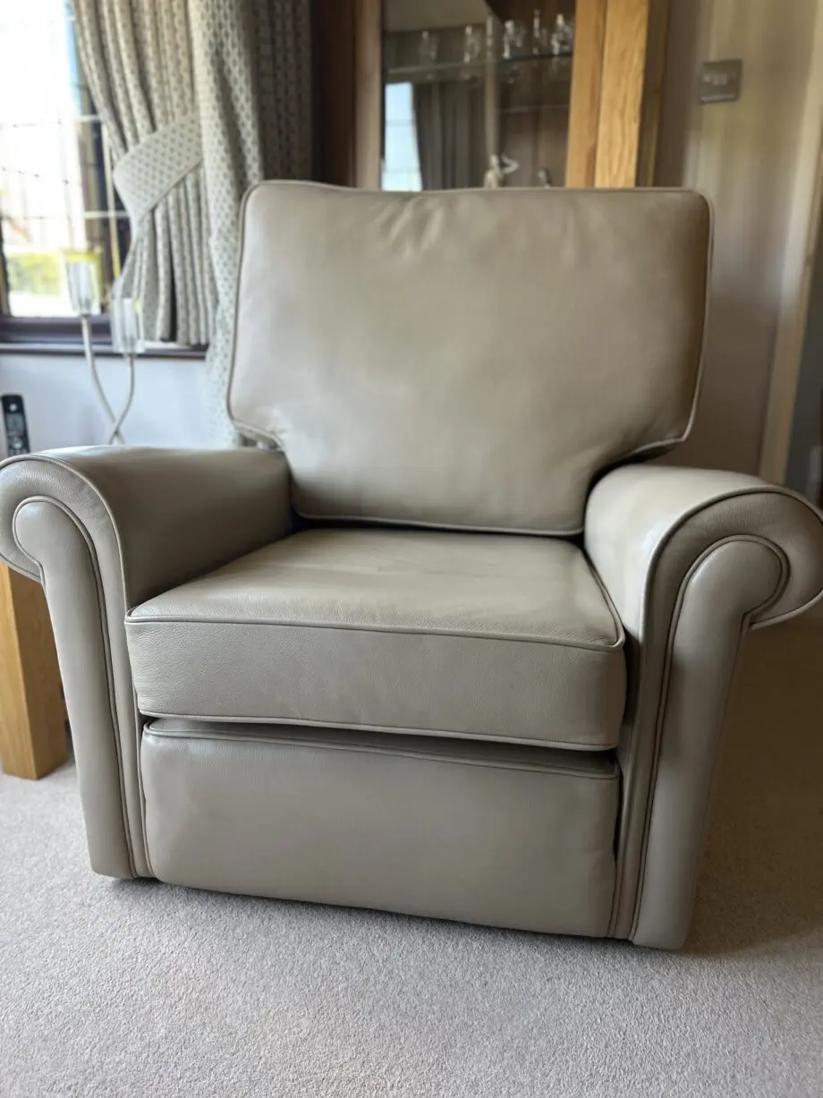 3 piece top quality cream leather suite.