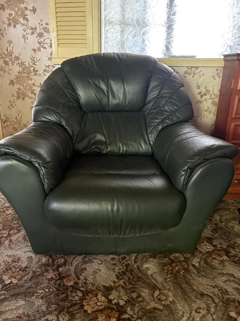 Unknown bottle green 3 leather armchairs