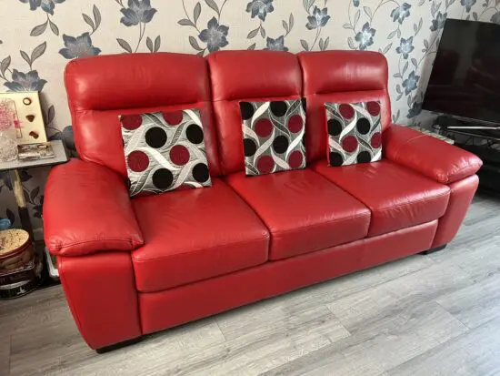 Harvey’s Red sofa 3+3+2, 2seater in recliner,