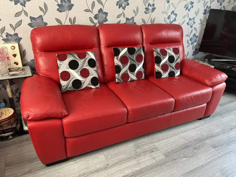 Harvey’s Red sofa 3+3+2, 2seater in recliner,