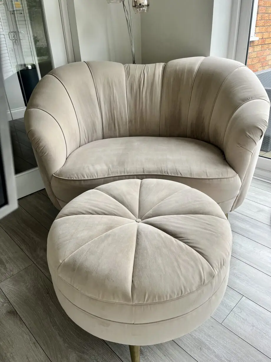 Cuddle Sofa / Love Seat