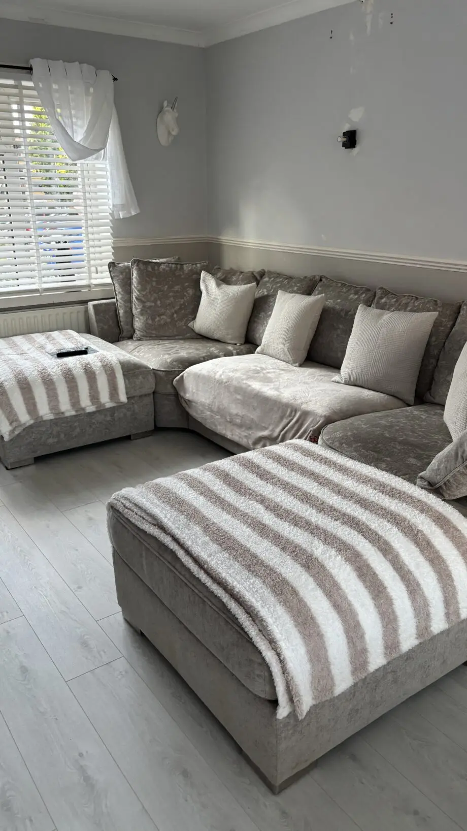 Sofa club bishop scatter back
