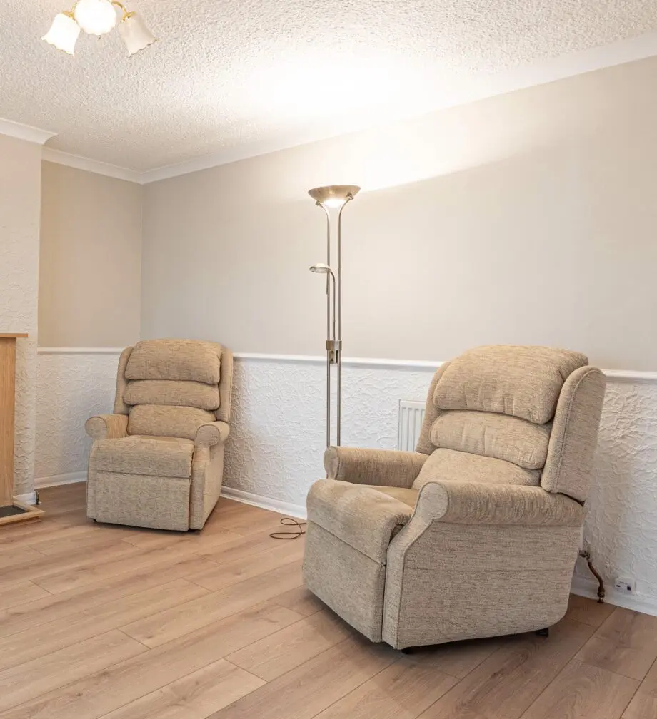 One electric recline and one normal recliner arm chair arm chair