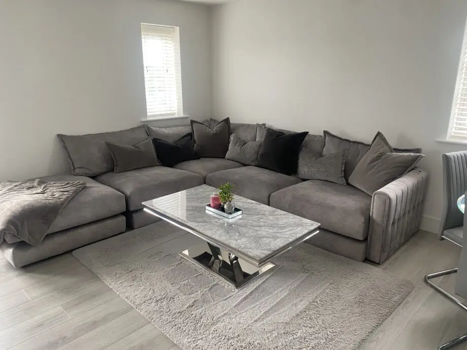 DFS INDULGENCE RIGHT ARM 4 PIECE CORNER SOFA SILVER (EXCEPTIONAL CONDITION)
