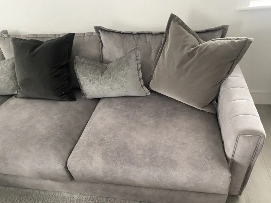 DFS INDULGENCE RIGHT ARM 4 PIECE CORNER SOFA SILVER (EXCEPTIONAL CONDITION)