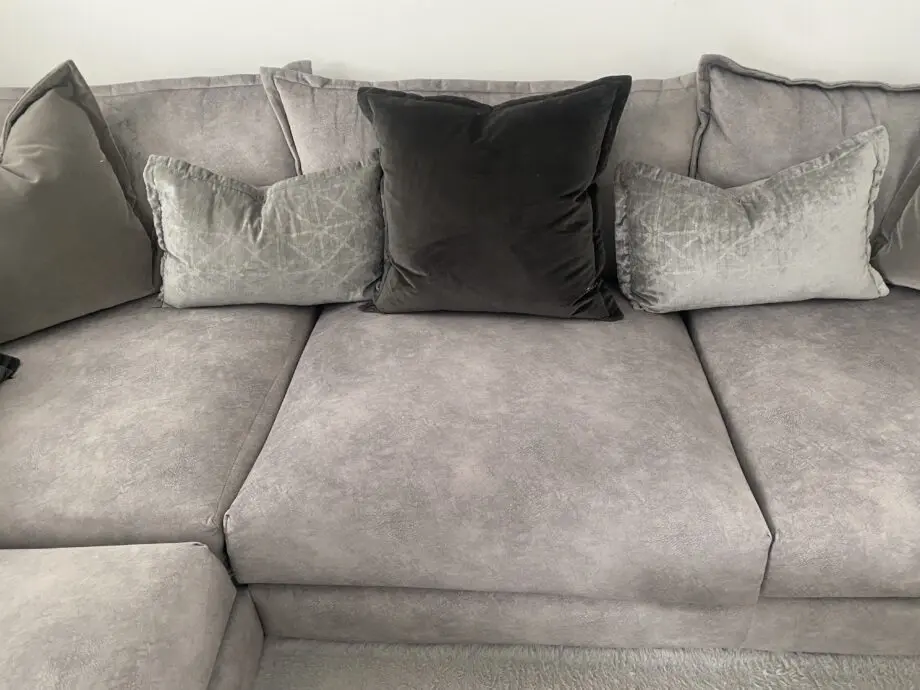 DFS INDULGENCE RIGHT ARM 4 PIECE CORNER SOFA SILVER (EXCEPTIONAL CONDITION)