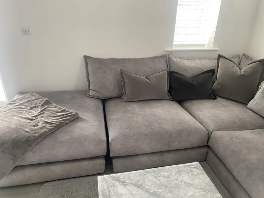 DFS INDULGENCE RIGHT ARM 4 PIECE CORNER SOFA SILVER (EXCEPTIONAL CONDITION)