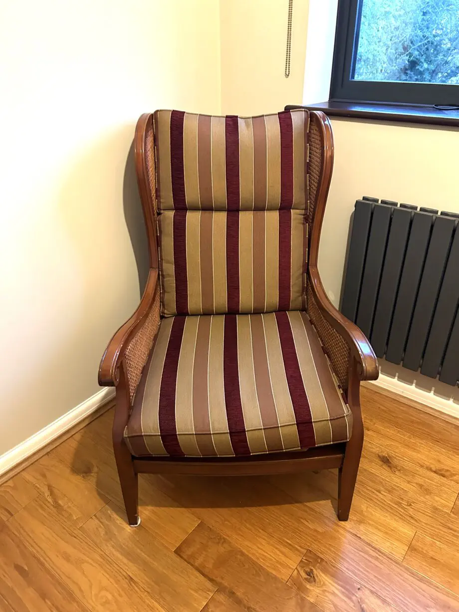 Multiyork burgundy chair , very good condition , premium fabric cover
