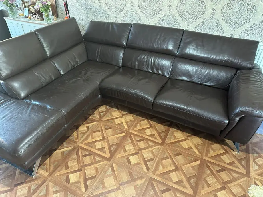 DFS brown L shaped Corner Sofa is in Excellent condition with a little wear. it is 5 years old