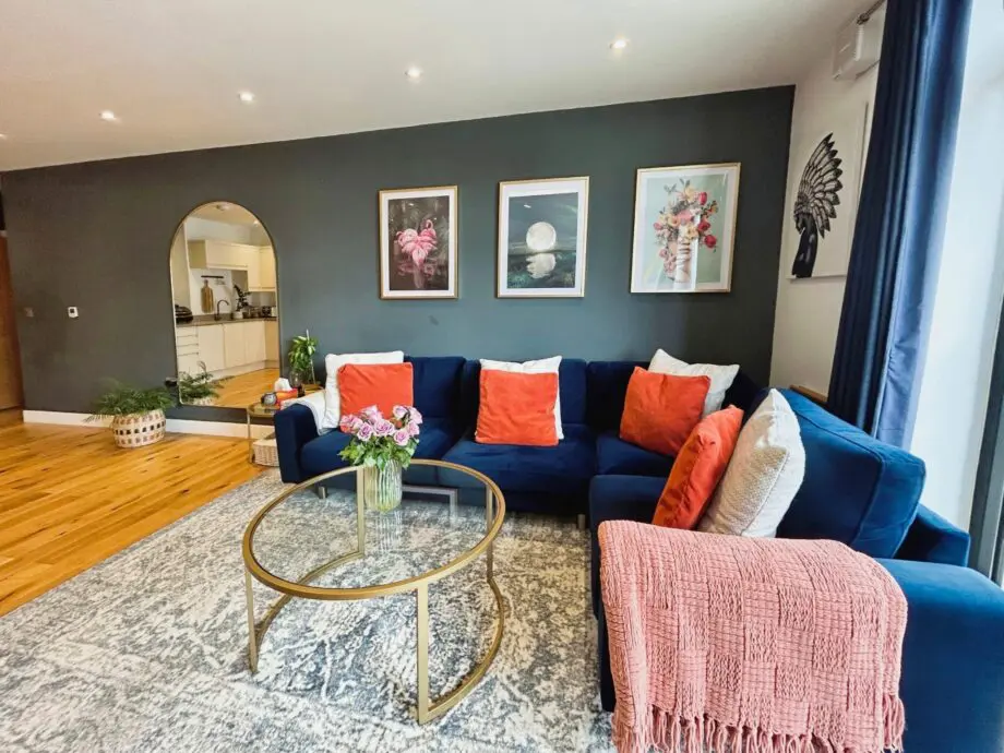 Snug - Big chill corner sofa in Blue velvet
