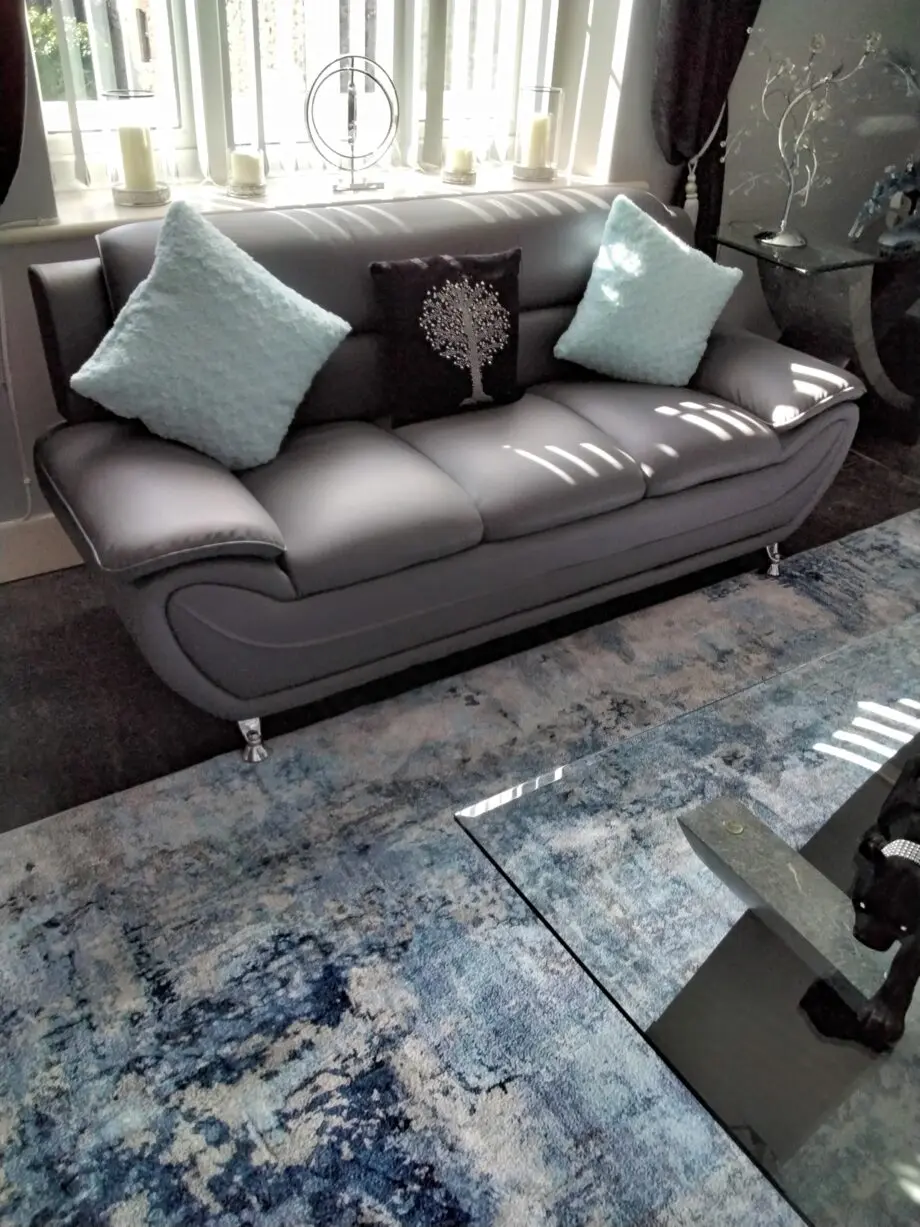 Beautiful contemporary sofa set