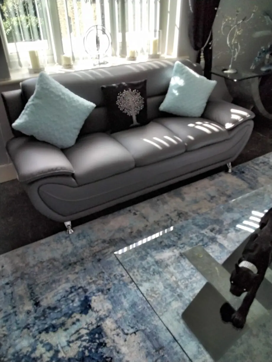 Beautiful contemporary sofa set