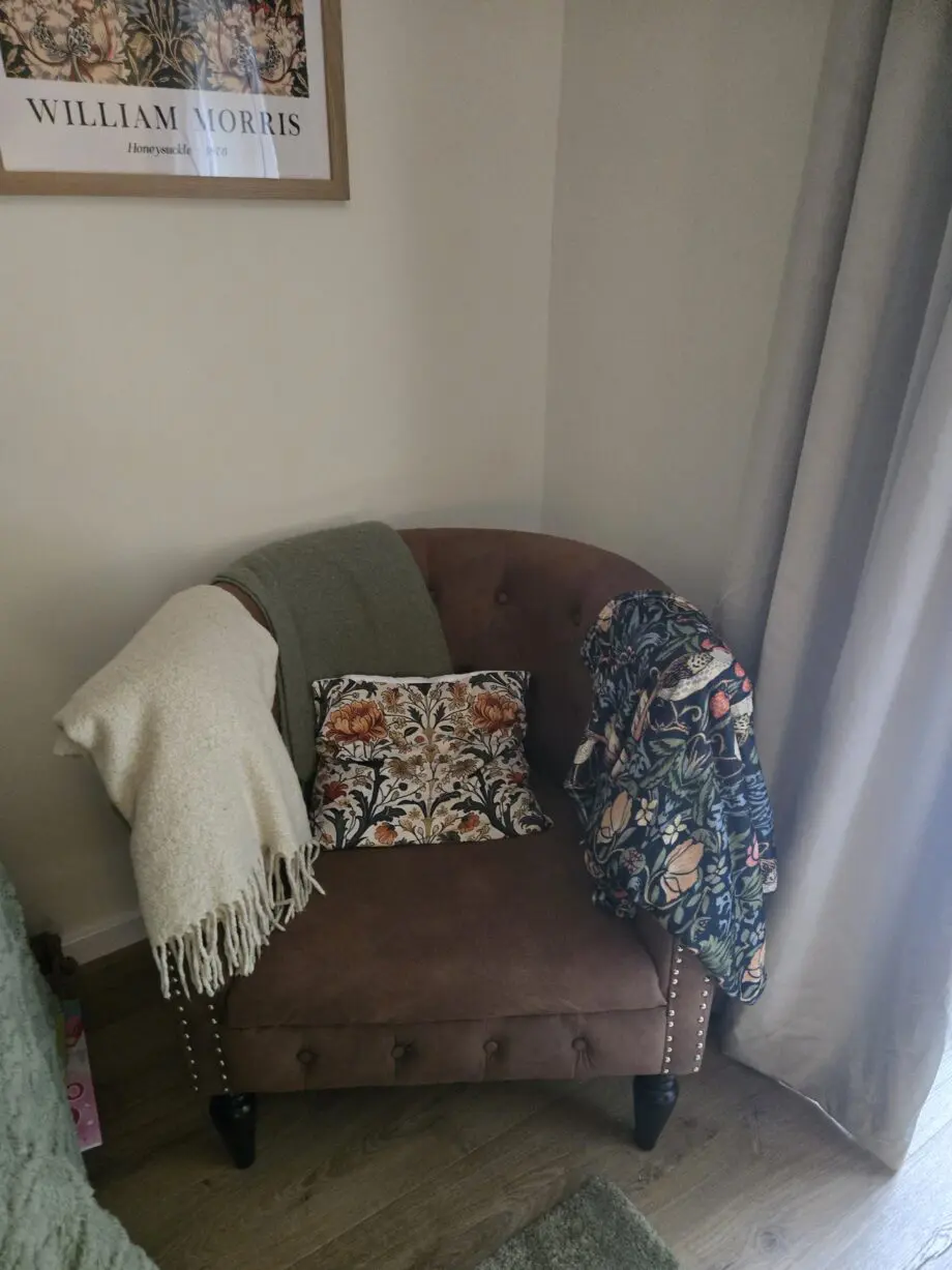 Chesterfield sofa and t Chesterfield style tub chairs