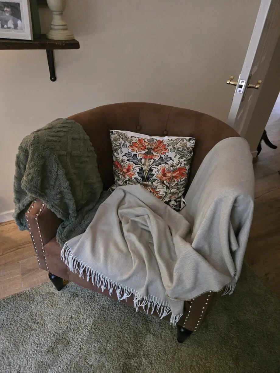 Chesterfield sofa and t Chesterfield style tub chairs