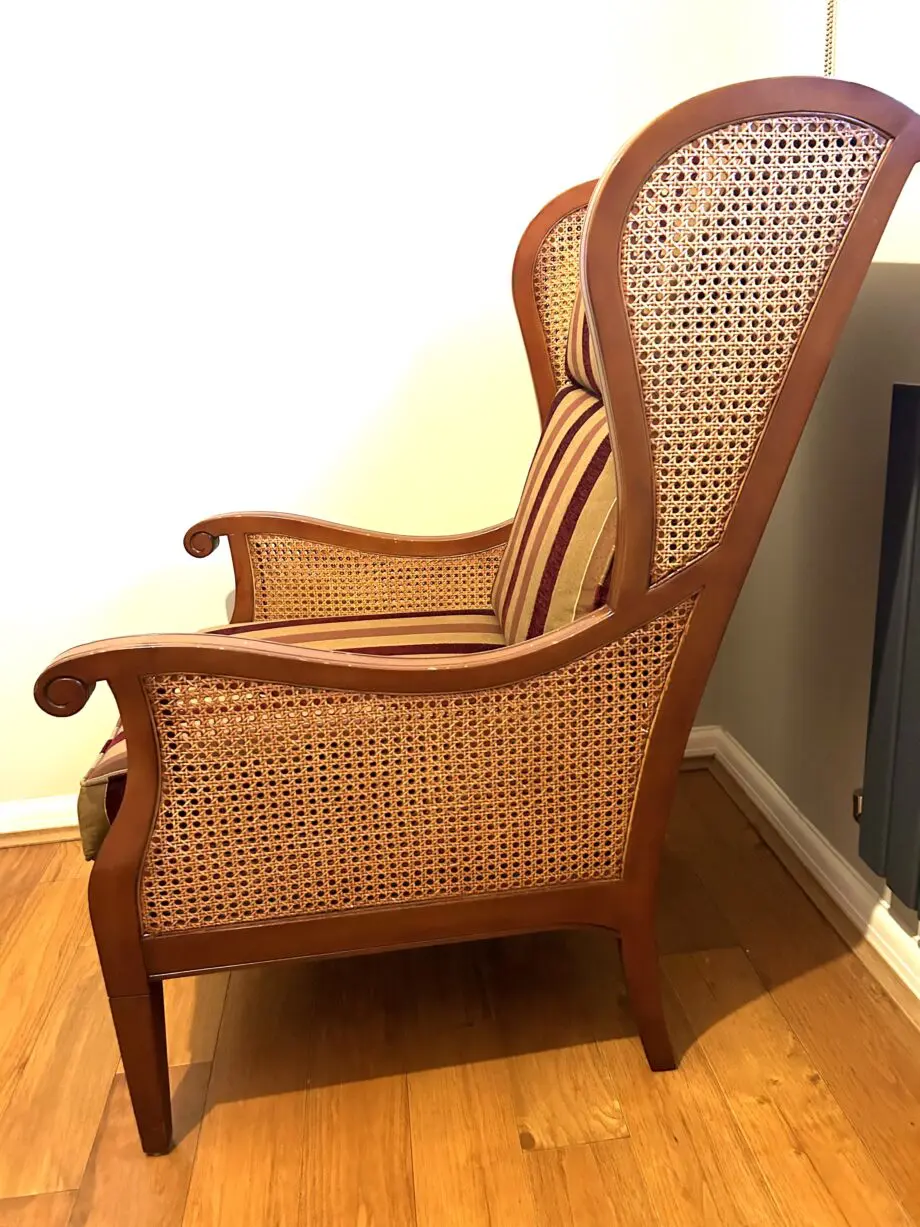 Multiyork burgundy chair , very good condition , premium fabric cover