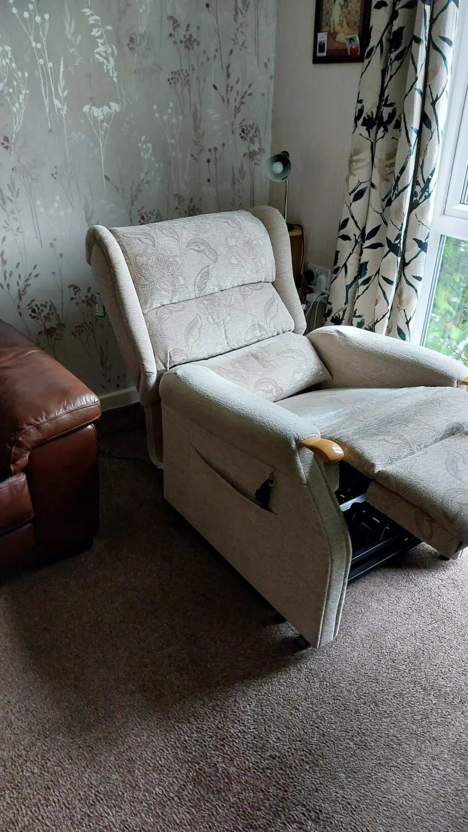 Comfort plus riser recliner chairs