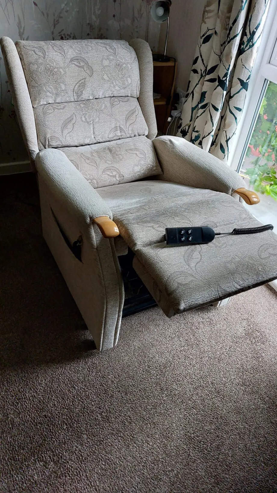 Comfort plus riser recliner chairs