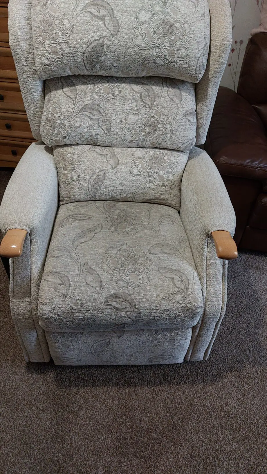 Comfort plus riser recliner chairs