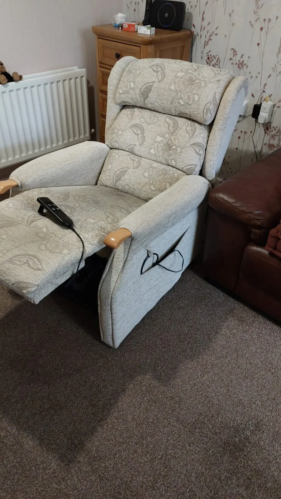 Comfort plus riser recliner chairs