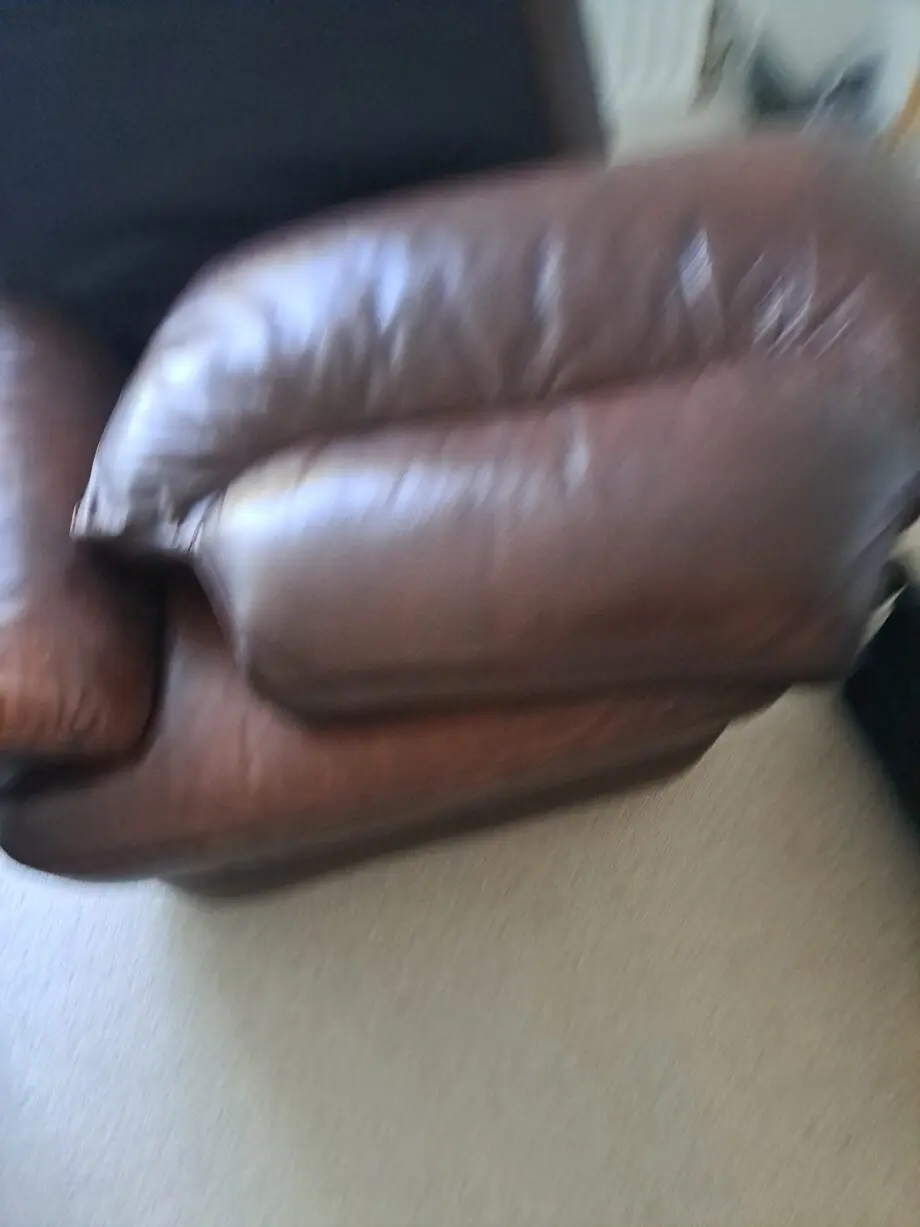 Curved arm rests